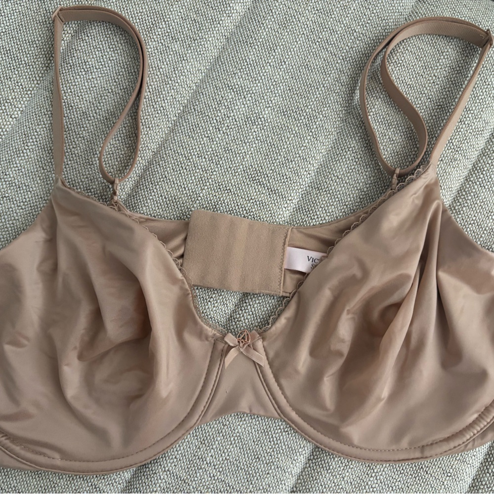 Victoria's Secret unlined Demi  - NEW